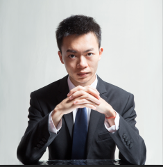 覃英流律師